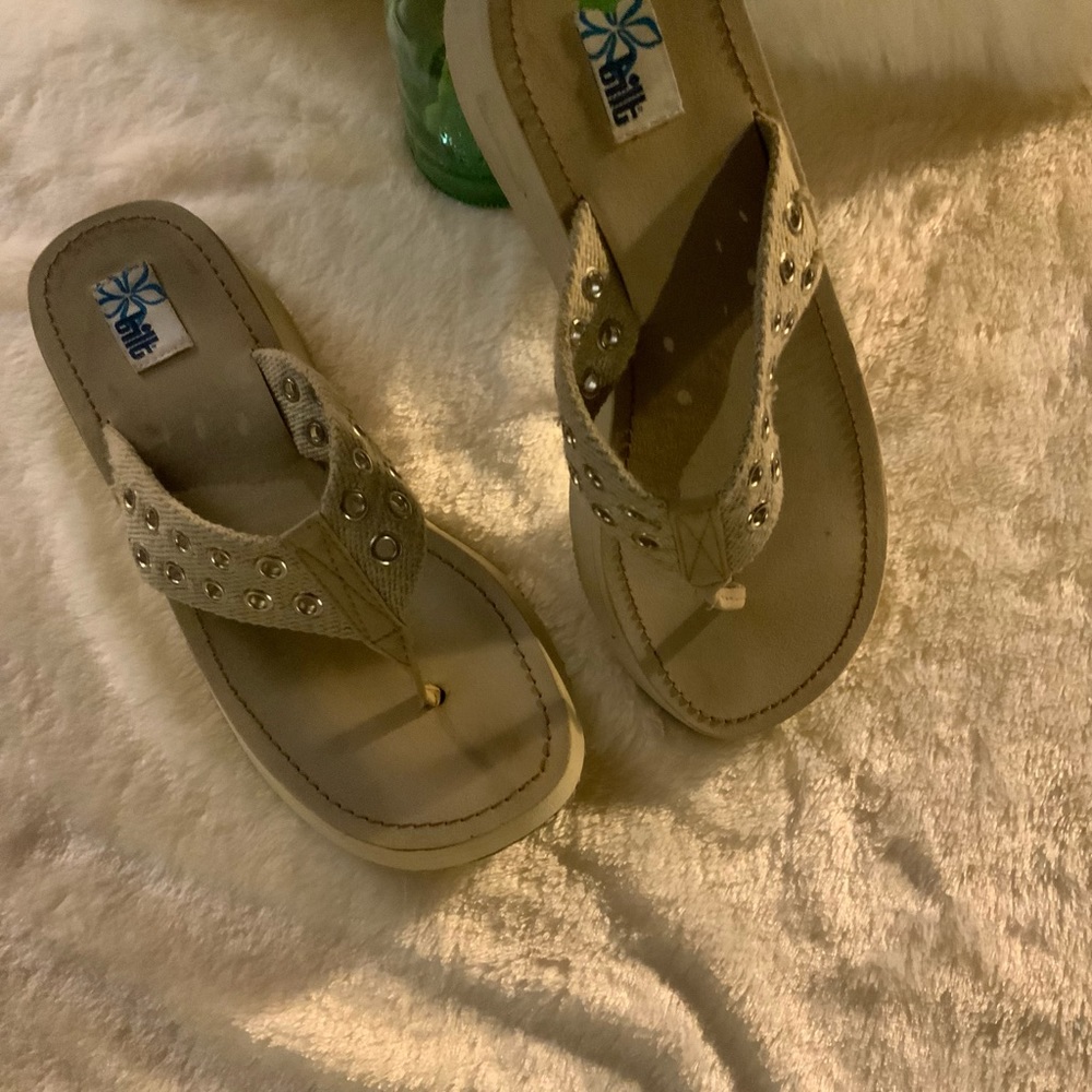 TILT -Tan - platform flip flops. Sz8